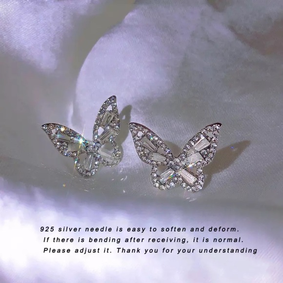 NEW Silver/Gold Butterflies 🦋 Earrings - Picture 6 of 7